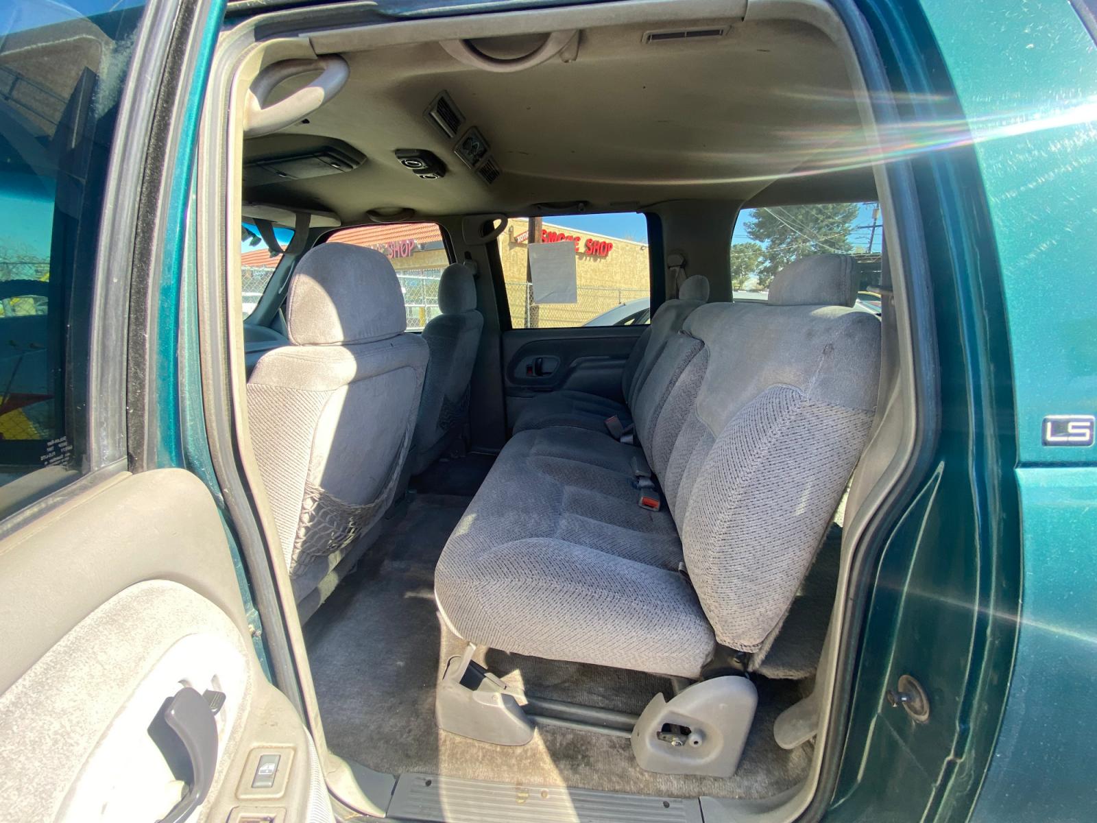 1996 Chevrolet Suburban C1500 2WD (1GNEC16R4TJ) with an 5.7L V8 OHV 16V engine, 4-Speed Automatic Overdrive transmission, located at 44356 Date Ave., Lancaster, CA, 93534, (661) 945-6555, 34.688919, -118.139374 - Photo #4